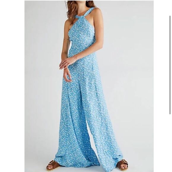 New Free People Arlo Jumpsuit
Women's Size XS
Blue Floral - Ice Combo - Picture 4 of 9